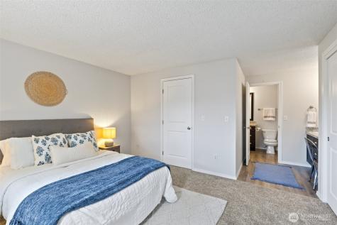 328 9th Avenue SE Puyallup WA 98372
