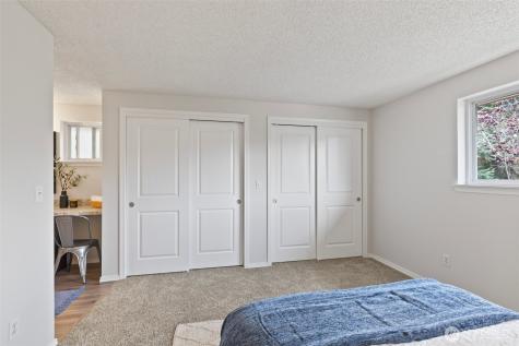328 9th Avenue SE Puyallup WA 98372