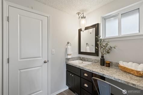 328 9th Avenue SE Puyallup WA 98372