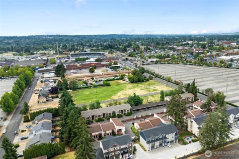 328 9th Avenue SE Puyallup WA 98372