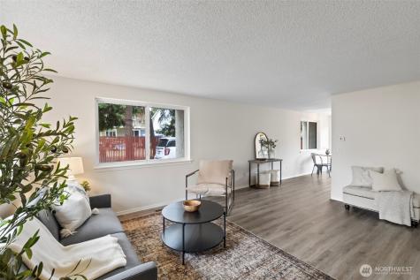 328 9th Avenue SE Puyallup WA 98372