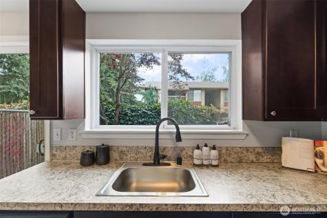 328 9th Avenue SE Puyallup WA 98372