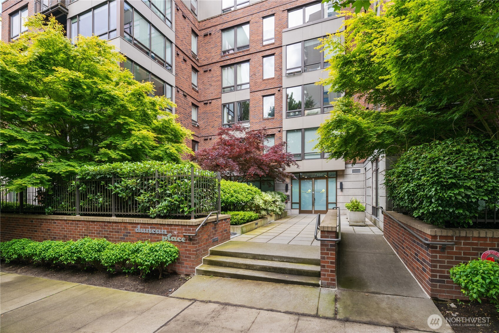 4547 8th Avenue NE Seattle WA 98105
