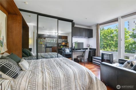4547 8th Avenue NE Seattle WA 98105