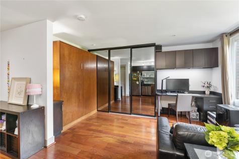4547 8th Avenue NE Seattle WA 98105