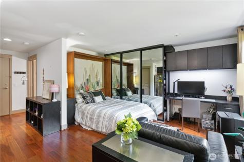4547 8th Avenue NE Seattle WA 98105