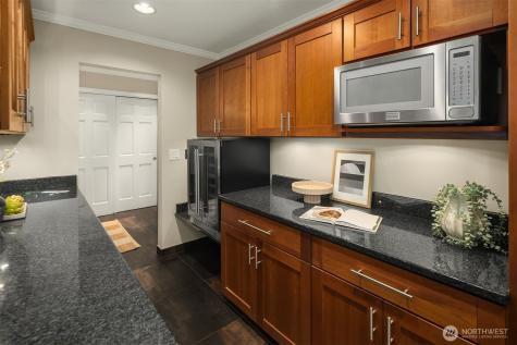 2565 Dexter Avenue N Seattle WA 98109