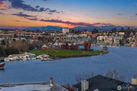 2565 Dexter Avenue N Seattle WA 98109