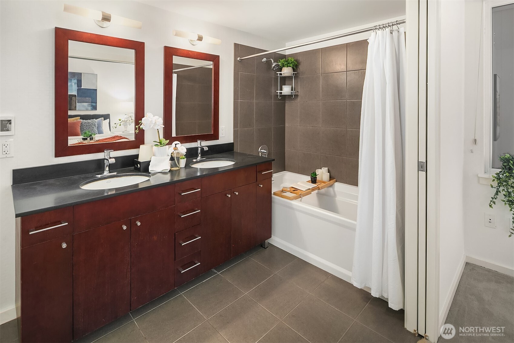 76 Cedar Street Seattle WA 98121