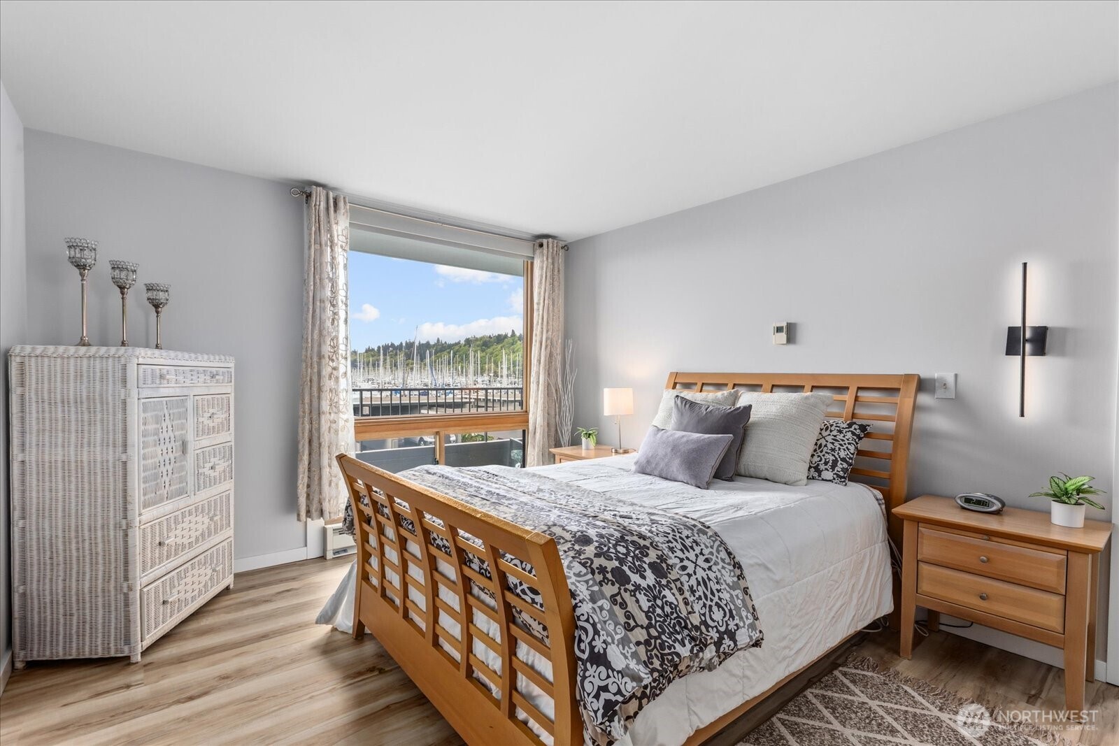 6533 Seaview Avenue NW Seattle WA 98117