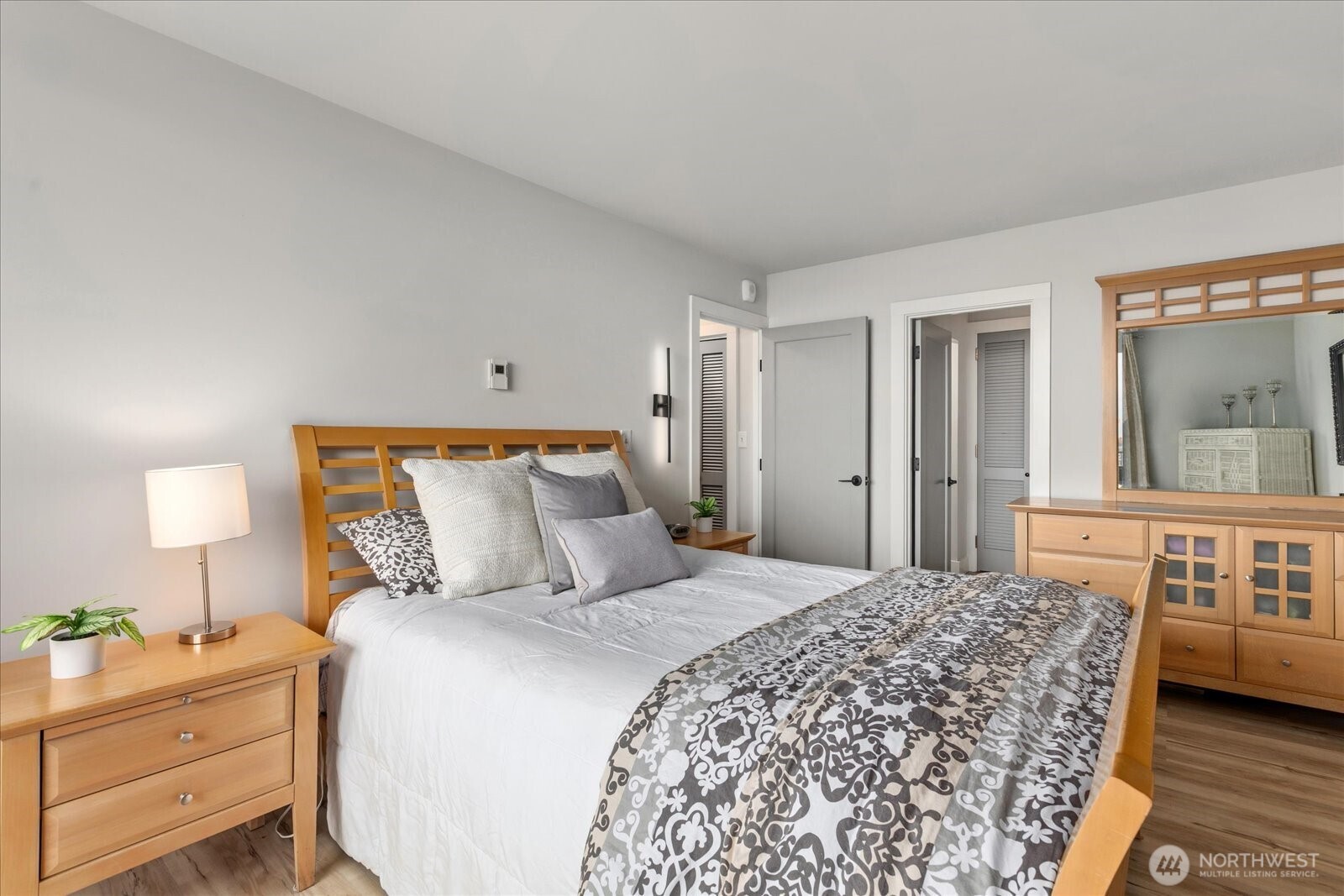 6533 Seaview Avenue NW Seattle WA 98117