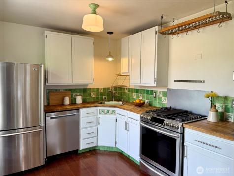 1732 15th Avenue Seattle WA 98122