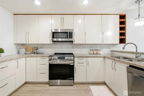 519 S 321st Street Federal Way WA 98003