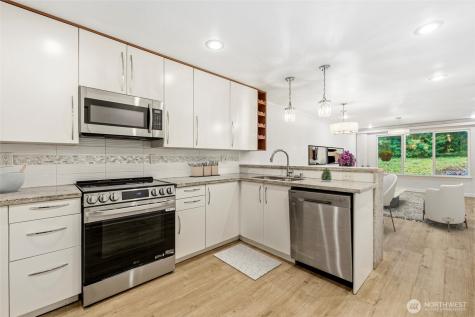 519 S 321st Street Federal Way WA 98003