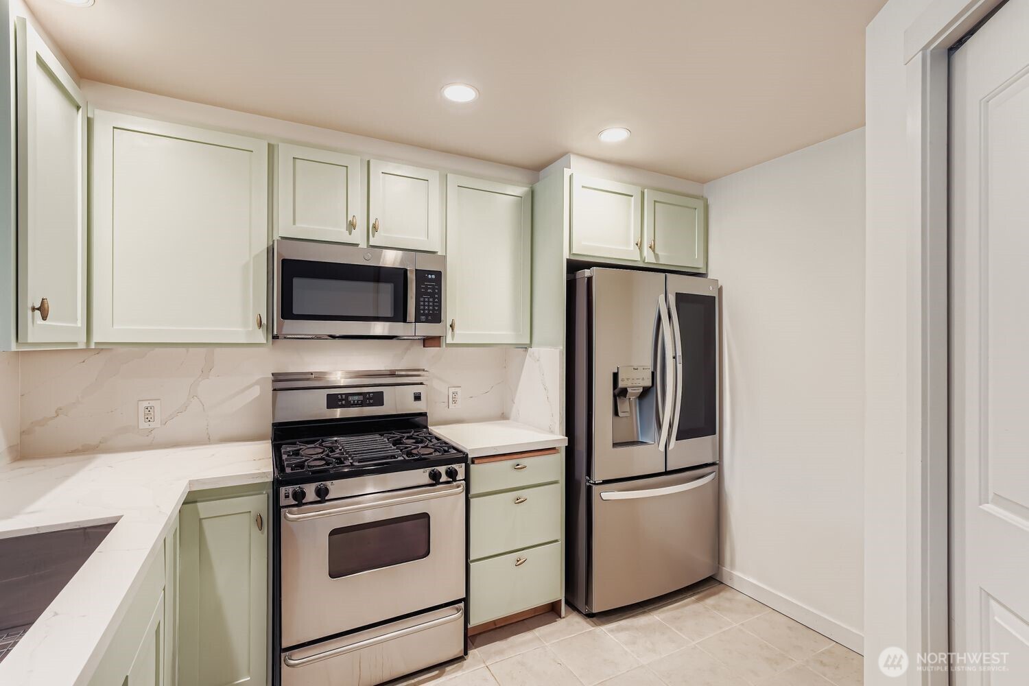 2607 Western Avenue Seattle WA 98121