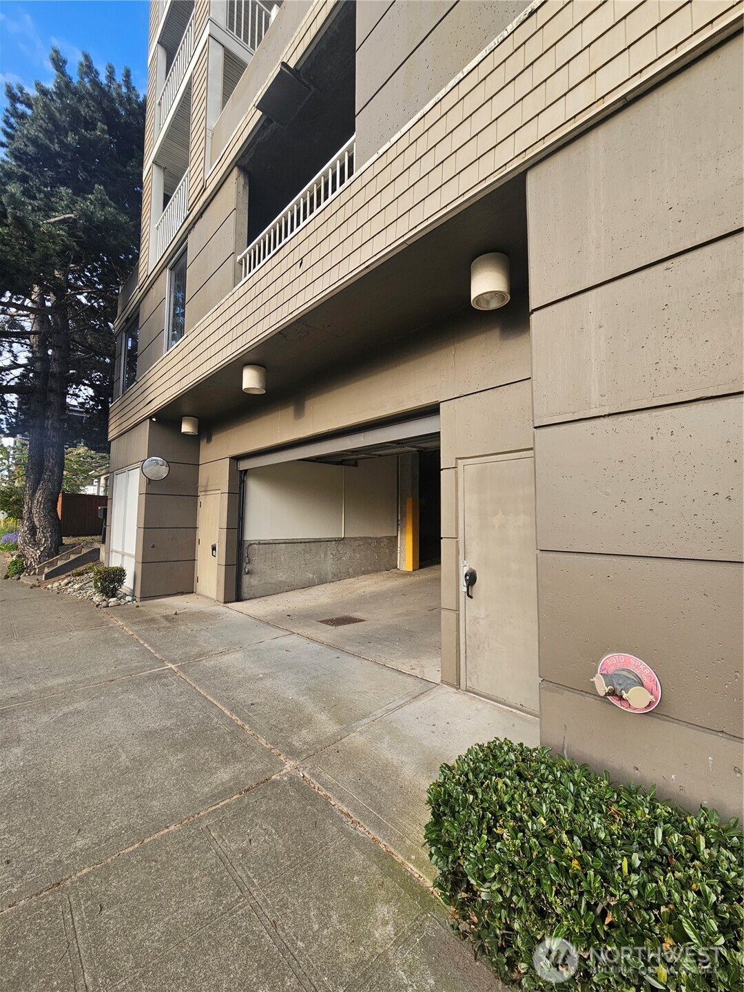 2530 15th Avenue W Seattle WA 98119