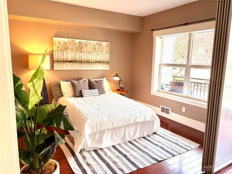 3221 SW Avalon Way Seattle WA 98126