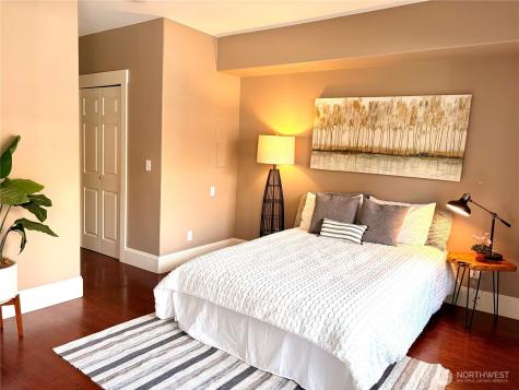 3221 SW Avalon Way Seattle WA 98126