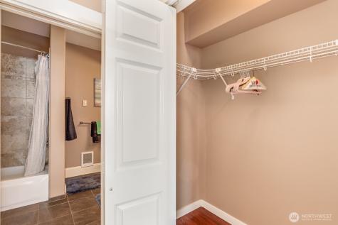 3221 SW Avalon Way Seattle WA 98126
