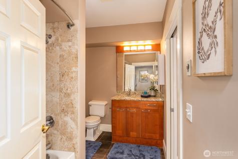 3221 SW Avalon Way Seattle WA 98126