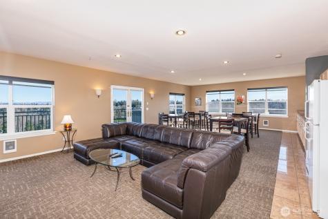 3221 SW Avalon Way Seattle WA 98126