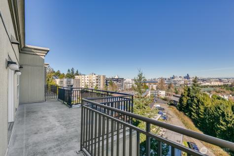 3221 SW Avalon Way Seattle WA 98126
