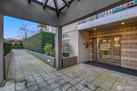 3221 SW Avalon Way Seattle WA 98126