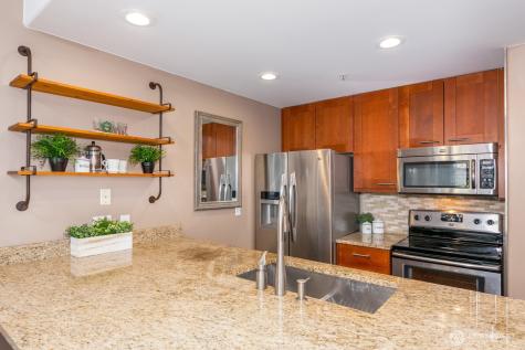3221 SW Avalon Way Seattle WA 98126