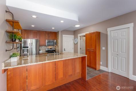 3221 SW Avalon Way Seattle WA 98126