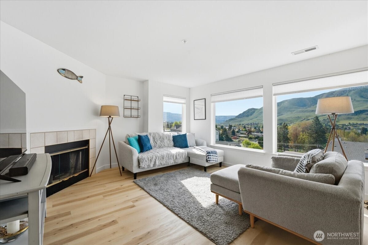 808 W Manson Highway Chelan WA 98816