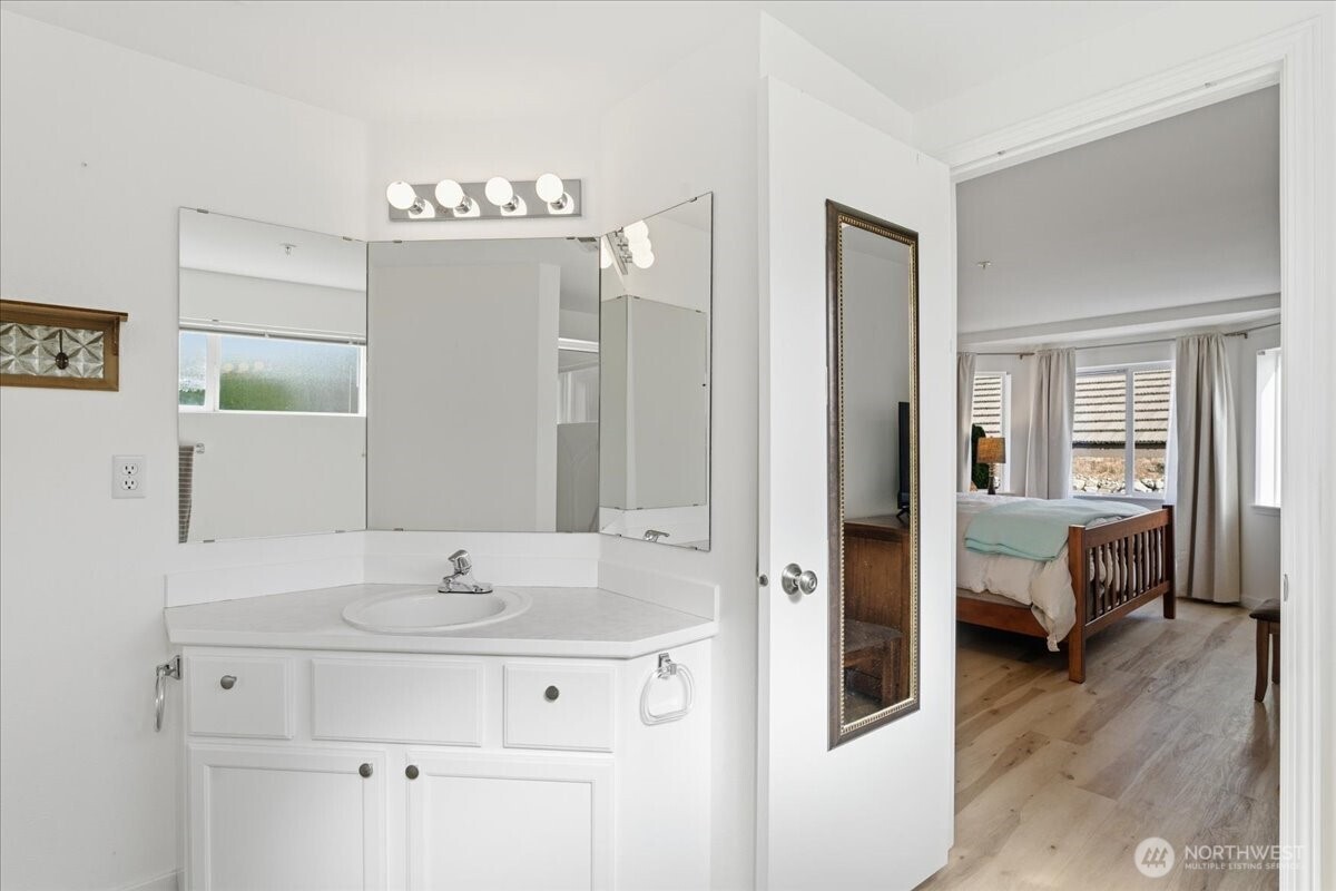 808 W Manson Highway Chelan WA 98816