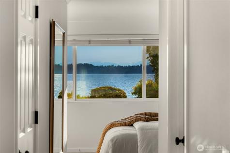 6620 Lake Washington Boulevard NE Kirkland WA 98033