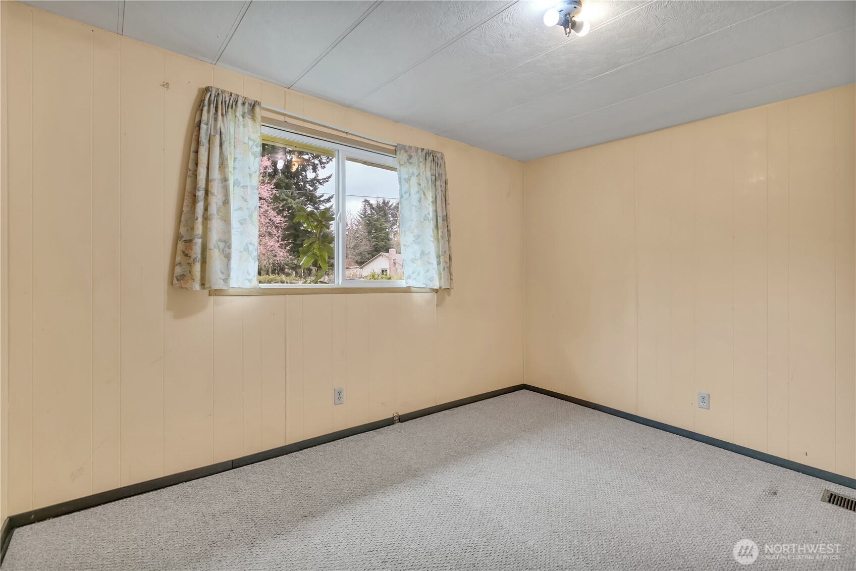 8214 191st Street E Puyallup WA 98375