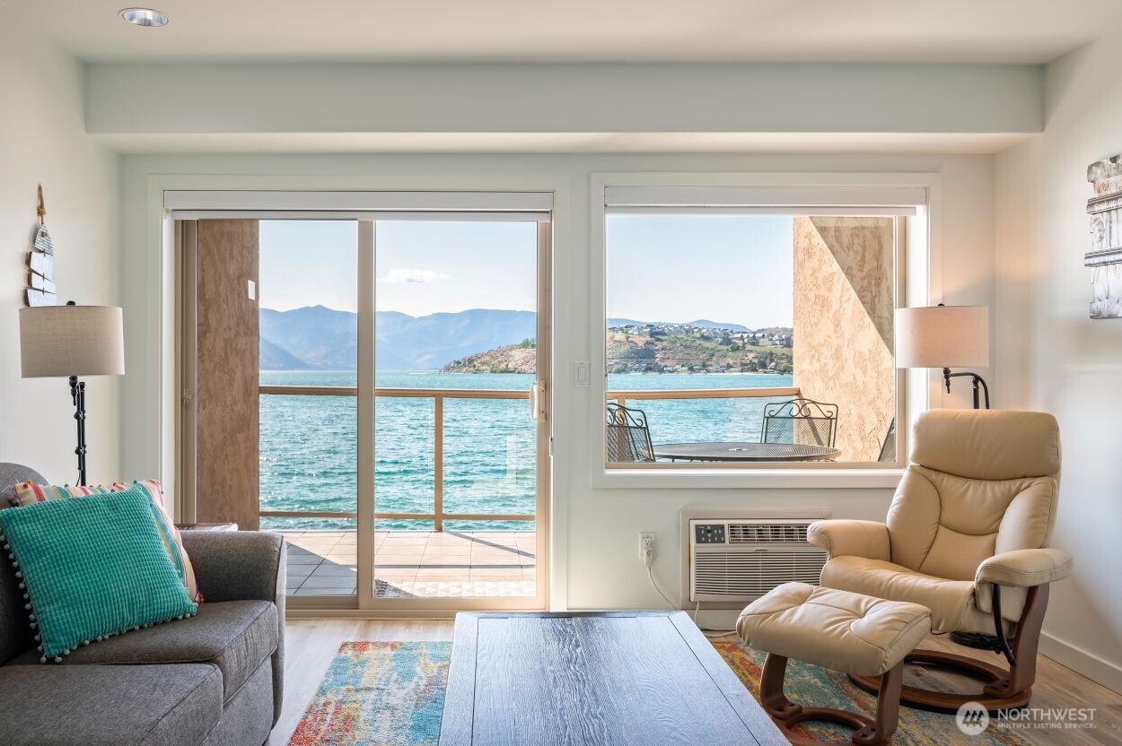 322 W Woodin Avenue Chelan WA 98816