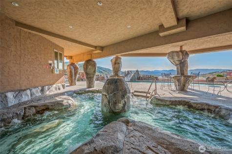 322 W Woodin Avenue Chelan WA 98816