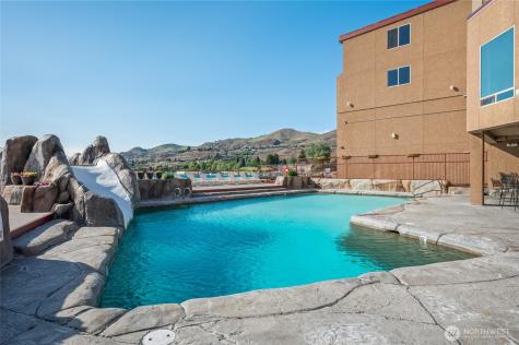 322 W Woodin Avenue Chelan WA 98816