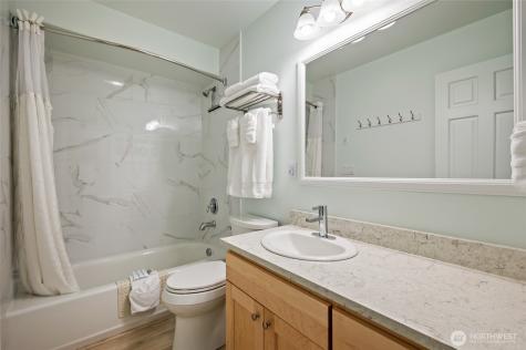 322 W Woodin Avenue Chelan WA 98816