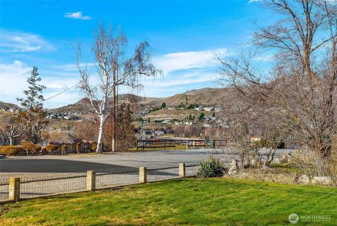 321 S 3rd Street Chelan WA 98816