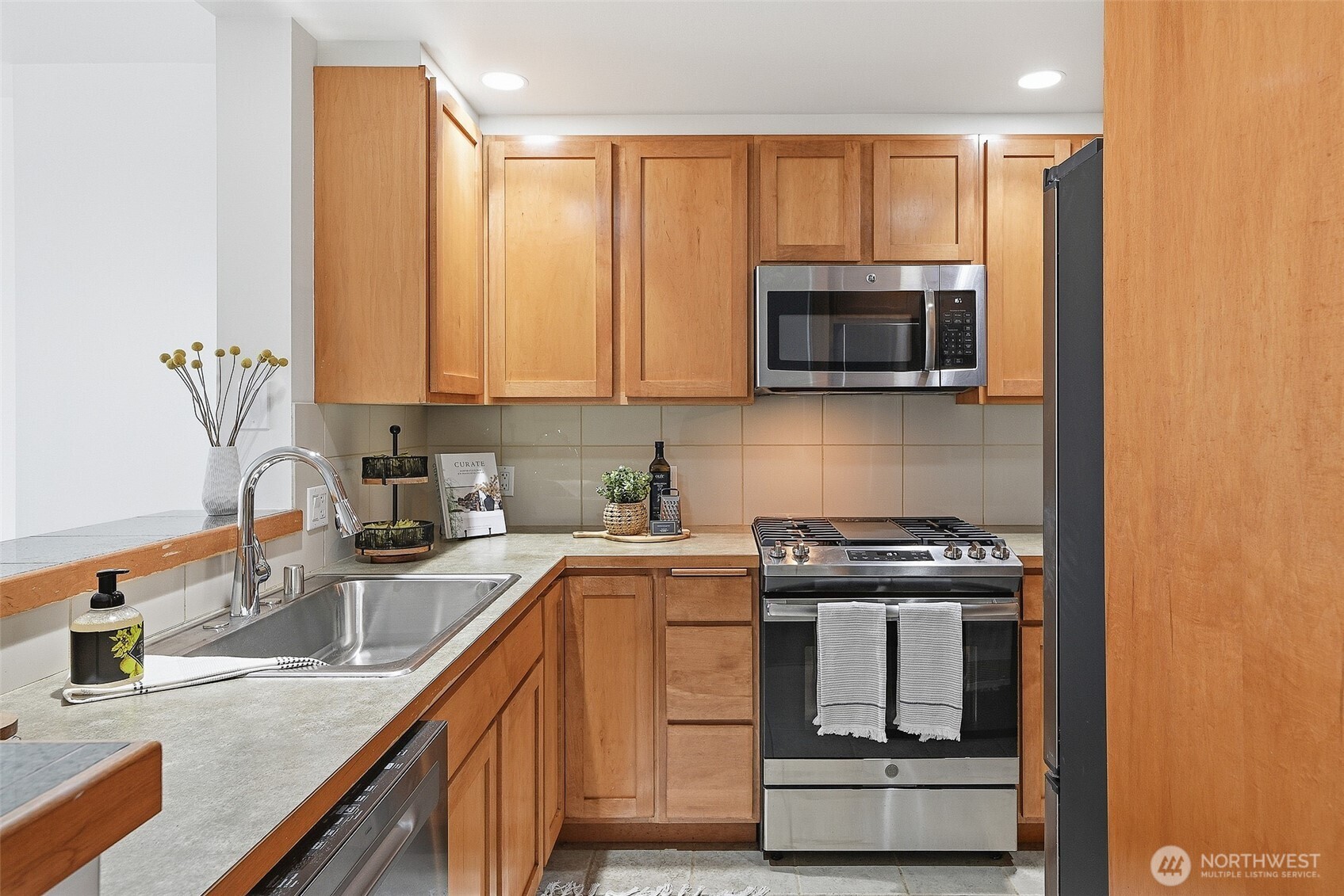 2607 Western Avenue Seattle WA 98121