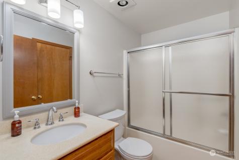 1327 149th Place Sw Lynnwood WA 98087