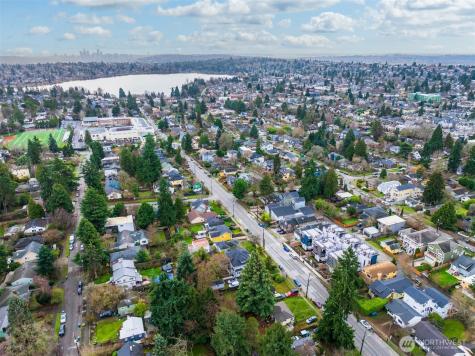 8831 Wallingford Avenue N Seattle WA 98103