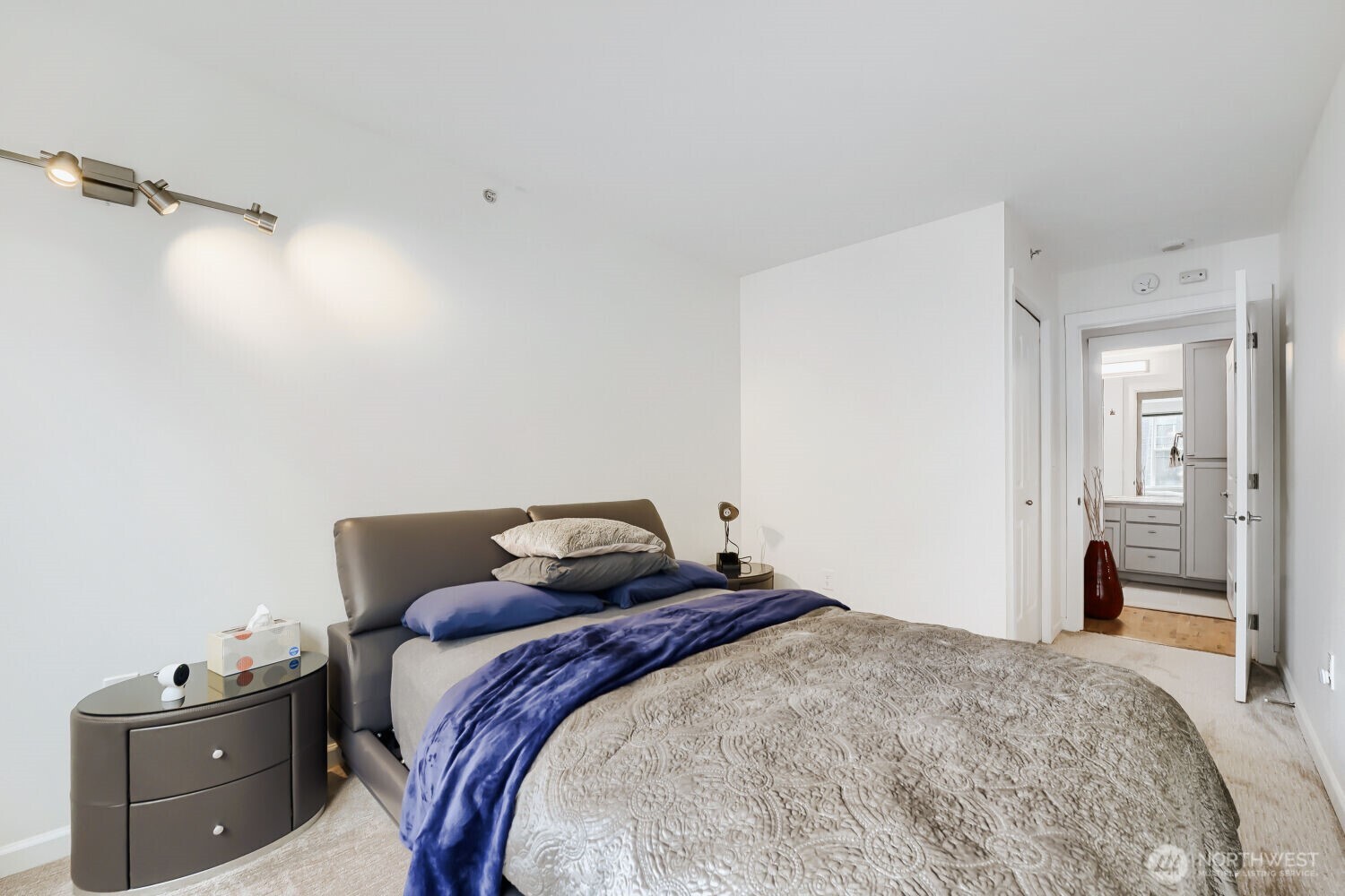2607 Western Avenue Seattle WA 98121
