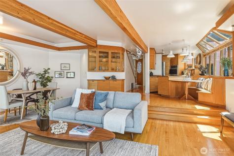 10 E Roanoke Street Seattle WA 98102