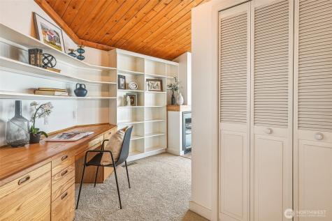 10 E Roanoke Street Seattle WA 98102