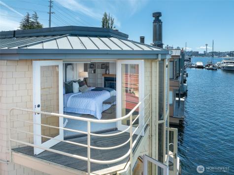10 E Roanoke Street Seattle WA 98102
