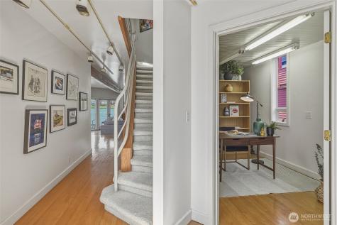 10 E Roanoke Street Seattle WA 98102