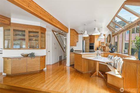 10 E Roanoke Street Seattle WA 98102