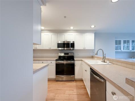 2334 Thorndyke Ave W Seattle WA 98199