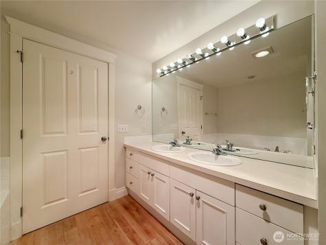 2334 Thorndyke Ave W Seattle WA 98199