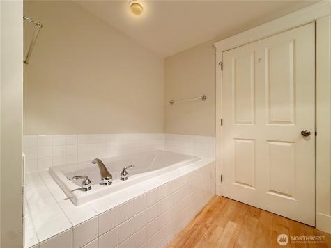 2334 Thorndyke Ave W Seattle WA 98199